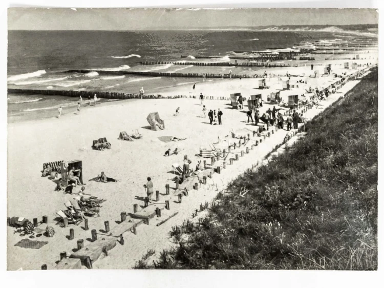 USTKA - PLAŻA Z WCZASOWICZAMI LATA 60. / 70. PRL