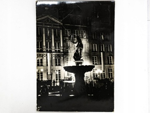 GDAŃSK - FONTANNA NEPTUNA NA DŁUGIM TARGU NOCĄ 1968 PRL