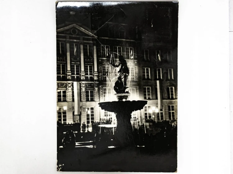 GDAŃSK - FONTANNA NEPTUNA NA DŁUGIM TARGU NOCĄ 1968 PRL