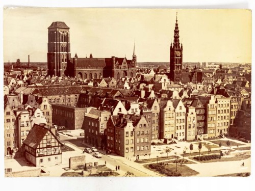 GDAŃSK - PANORAMA Z BAZYLIKĄ MARIACKĄ I RATUSZEM MIEJSKIM LATA 70. PRL