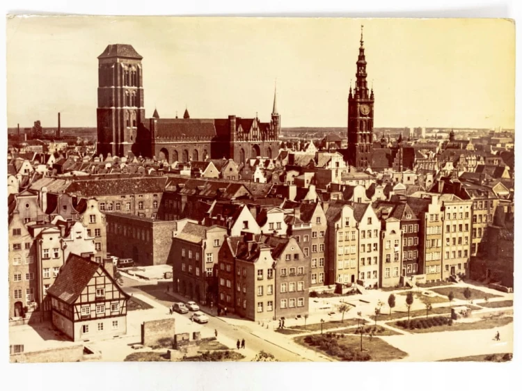 GDAŃSK - PANORAMA Z BAZYLIKĄ MARIACKĄ I RATUSZEM MIEJSKIM LATA 70. PRL