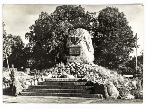 SZCZECINEK - POMNIK ZDOBYWCÓW WAŁU POMORSKIEGO LATA 60. PRL