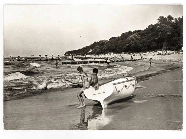 REWAL - PLAŻA Z WCZASOWICZAMI LATA 60. / 70. PRL