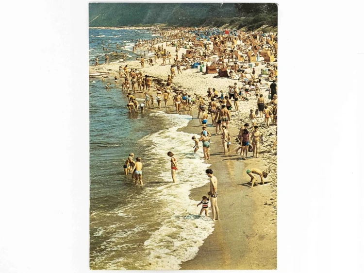 MIĘDZYZDROJE - PLAŻA Z WCZASOWICZAMI 1983 PRL