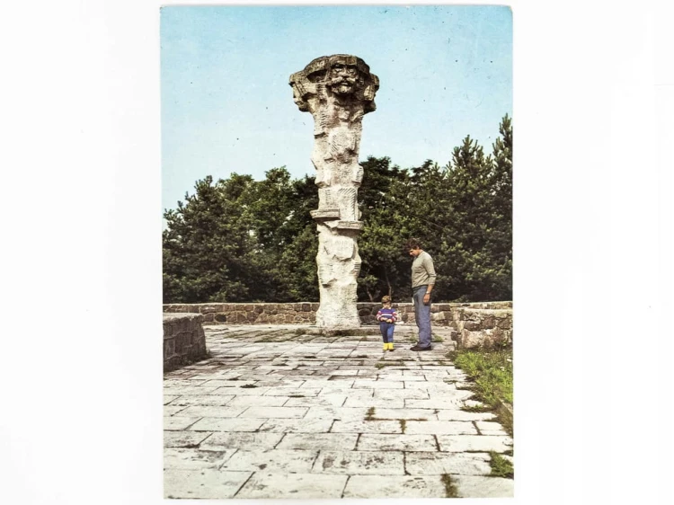 WOLIN - POMNIK TRYGŁAWA NA WZGÓRZU MIESZKA I 1983 PRL
