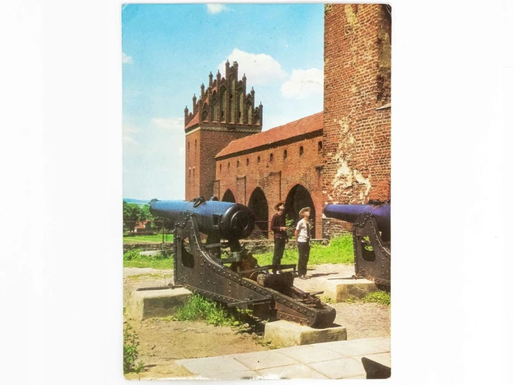 KWIDZYN - ZAMEK KAPITUŁY POMEZAŃSKIEJ, DZIEDZINIEC Z DZIAŁAMI 1973 PRL