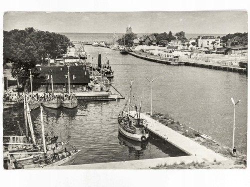 KOŁOBRZEG - KANAŁ I BASEN PORTOWY Z KUTRAMI LATA 60. PRL