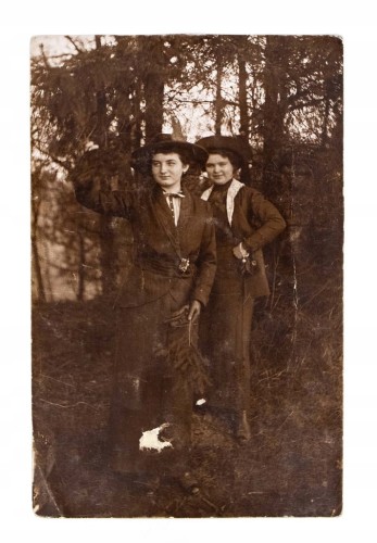 STARA FOTOGRAFIA - KOBIETY W SUKNIACH W LESIE, GRUDZIĄDZ 1913