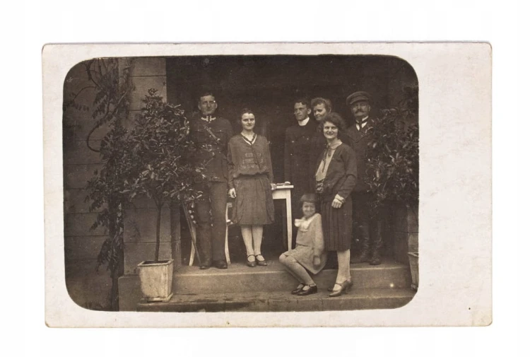 STARA FOTOGRAFIA - ŻOŁNIERZ, ZDJĘCIE RODZINNE, NOWY MŁYN k. GRUDZIĄDZA 1927