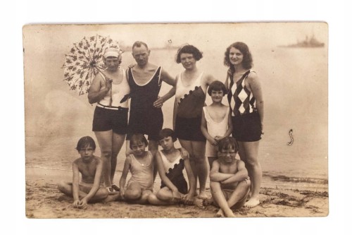 STARA FOTOGRAFIA - ZDJĘCIE RODZINNE NAD MORZEM, ORŁOWO 1930