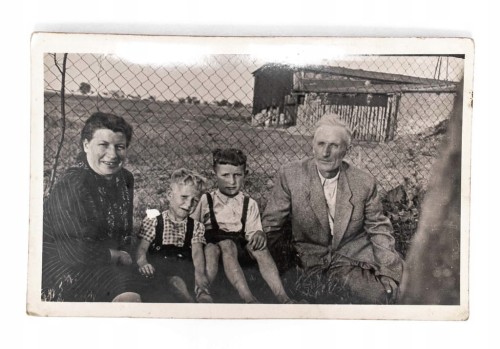STARA FOTOGRAFIA - ZDJĘCIE RODZINNE l. 40/50