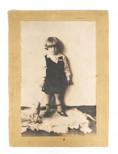 STARA FOTOGRAFIA - DZIEWCZYNKA Z OWCĄ, F. WEIHRAUCH, STANISŁAWÓW 1931