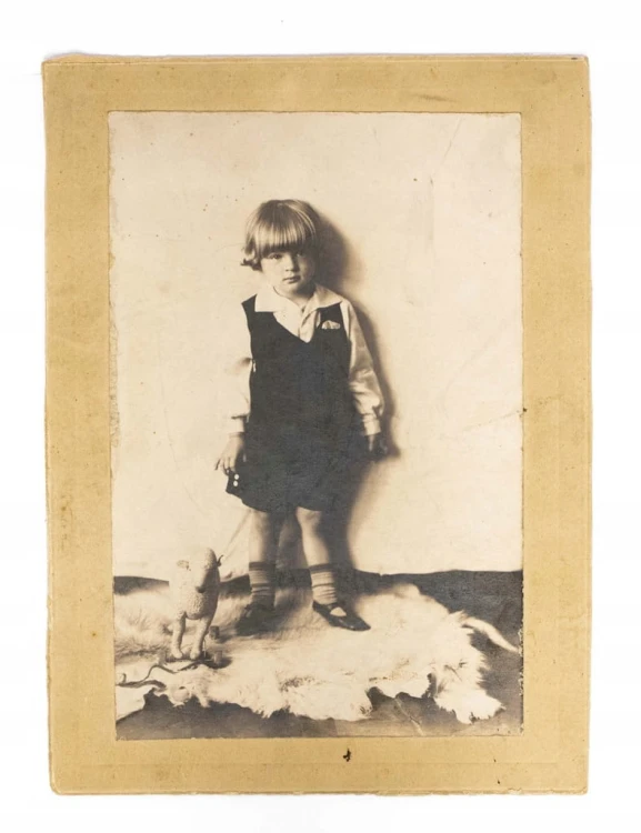 STARA FOTOGRAFIA - DZIEWCZYNKA Z OWCĄ, F. WEIHRAUCH, STANISŁAWÓW 1931
