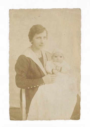 STARA FOTOGRAFIA - KOBIETA Z CÓRKĄ 1921