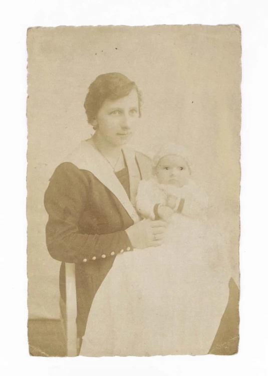 STARA FOTOGRAFIA - KOBIETA Z CÓRKĄ 1921