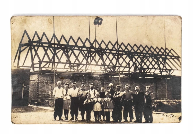 STARA FOTOGRAFIA - GRUPA ZNAJOMYCH, BUDOWA, POZNAŃ OKOLICE 1946