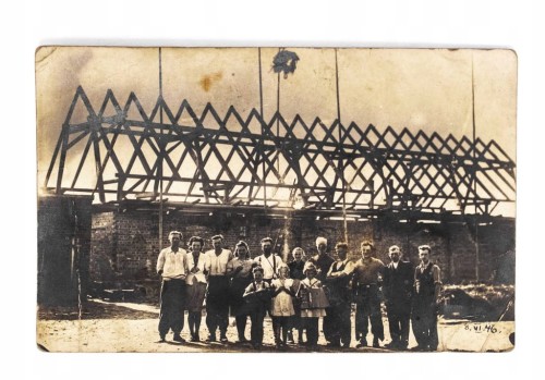 STARA FOTOGRAFIA - GRUPA ZNAJOMYCH, BUDOWA, POZNAŃ OKOLICE 1946