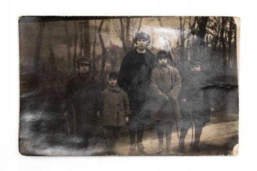 STARA FOTOGRAFIA - ZDJĘCIE RODZINNE NA MIEŚCIE, GRUDZIĄDZ l. 30