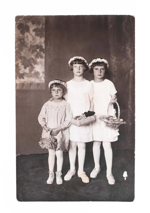 STARA FOTOGRAFIA - DZIEWCZYNKI W SUKIENKACH, BOŻE CIAŁO 1928