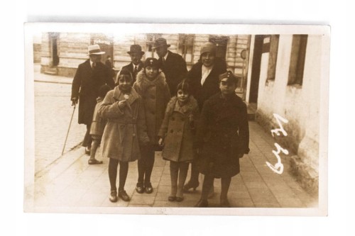 STARA FOTOGRAFIA - ZDJĘCIE RODZINNE NA MIEŚCIE, GRUDZIĄDZ 1931