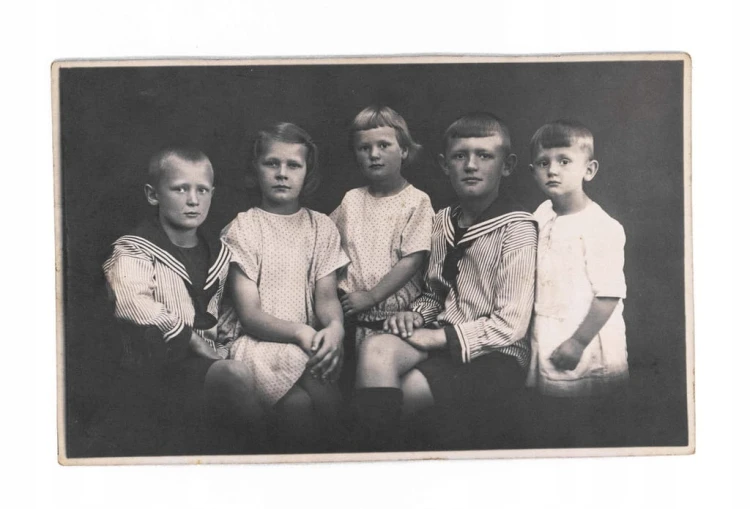 STARA FOTOGRAFIA - ZDJĘCIE RODZINNE, DZIECI II RP