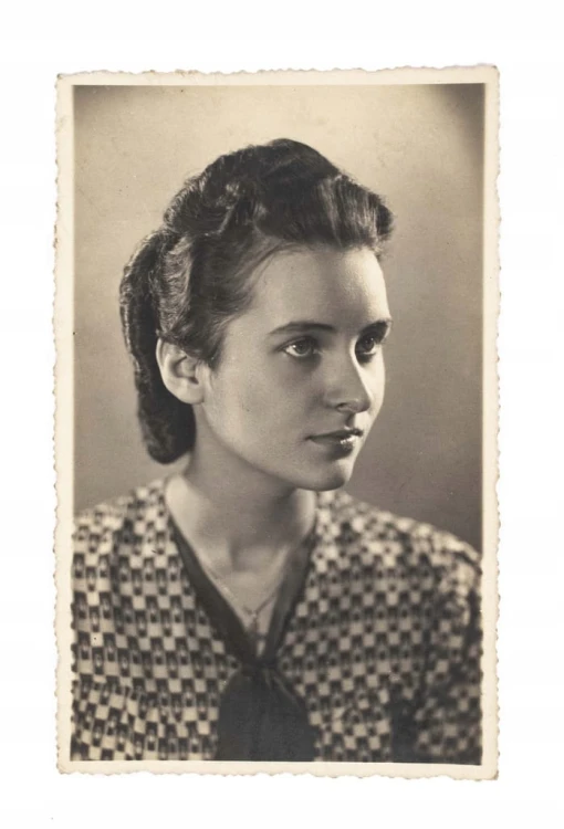 STARA FOTOGRAFIA - MŁODA KOBIETA, FOT. DEUTSCHLANDER, GRUDZIĄDZ 1942