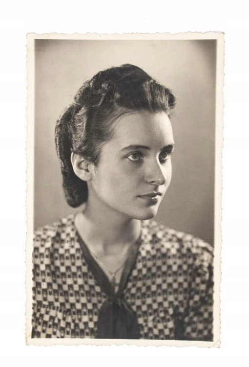 STARA FOTOGRAFIA - MŁODA KOBIETA, FOT. DEUTSCHLANDER, GRUDZIĄDZ 1942