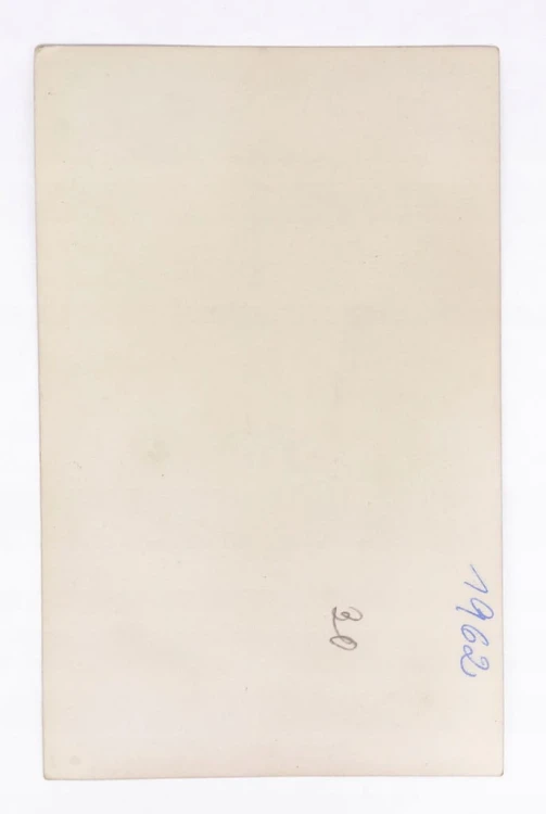 STARA FOTOGRAFIA - CHŁOPIEC W SAMOCHODZIE ZABAWKOWYM 1962