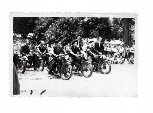 STARA FOTOGRAFIA - ZLOT MOTORÓW, LUDWIKOWO 1951