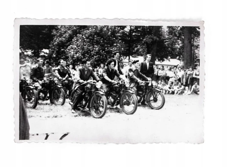 STARA FOTOGRAFIA - ZLOT MOTORÓW, LUDWIKOWO 1951