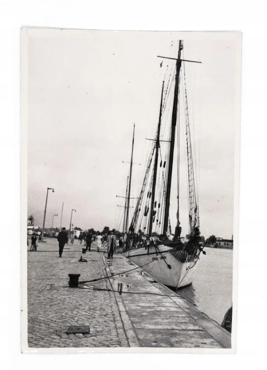 STARA FOTOGRAFIA - ŻAGLOWIEC GENERAŁ ZARUSKI l. 40/50