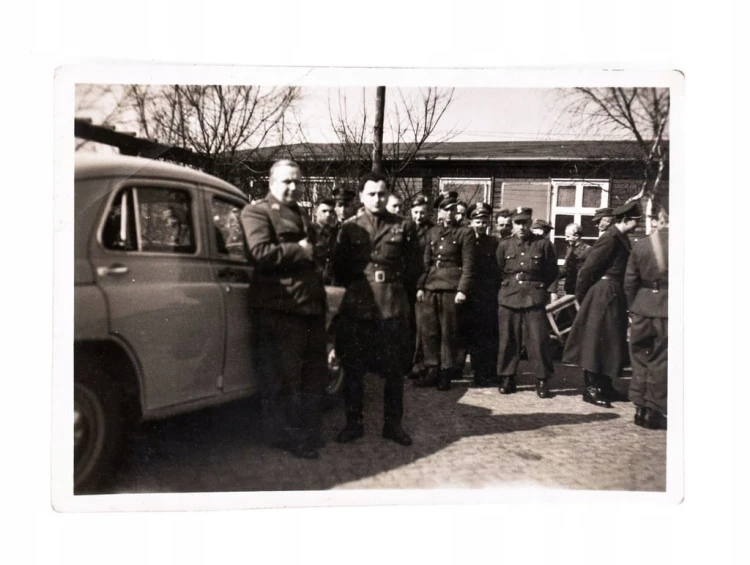 STARA FOTOGRAFIA - ŻOŁNIERZE LWP, STARE AUTO l. 40/50