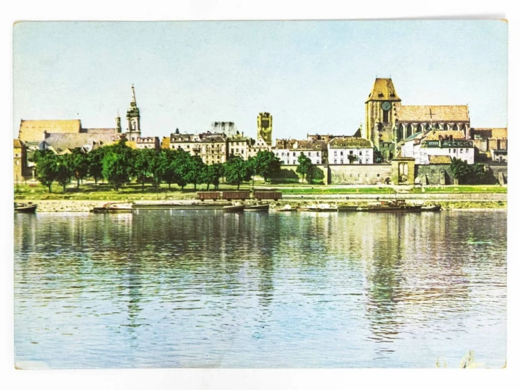 TORUŃ - PANORAMA OD STRONY WISŁY Z BAZYLIKĄ KATEDRALNĄ LATA 60. / 70. PRL