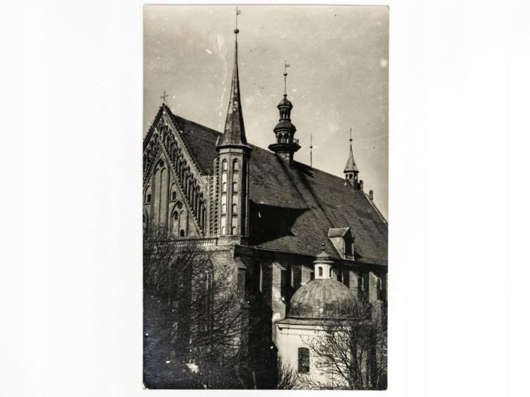 FROMBORK - BAZYLIKA ARCHIKATEDRALNA WNIEBOWZIĘCIA NMP LATA 50. / 60. PRL