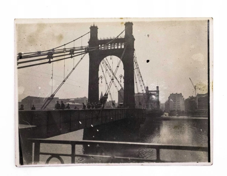 STARA FOTOGRAFIA - HARCERZE NA MOŚCIE, PRAGA l. 30