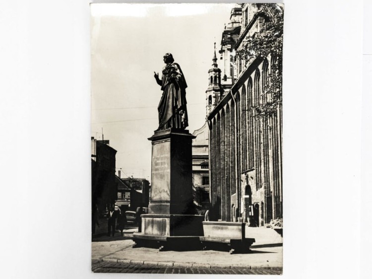 TORUŃ - POMNIK MIKOŁAJA KOPERNIKA 1972 PRL