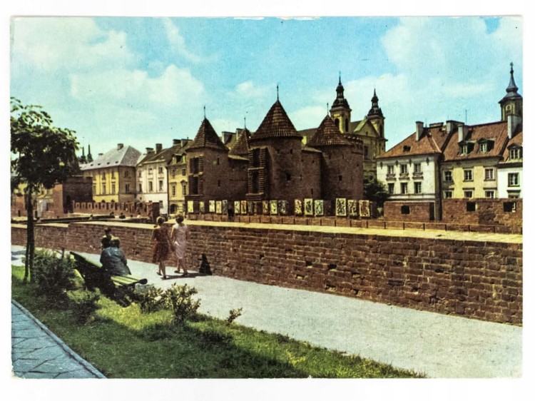 WARSZAWA - MURY STAROMIEJSKIE Z BARBAKANEM LATA 60. / 70. PRL
