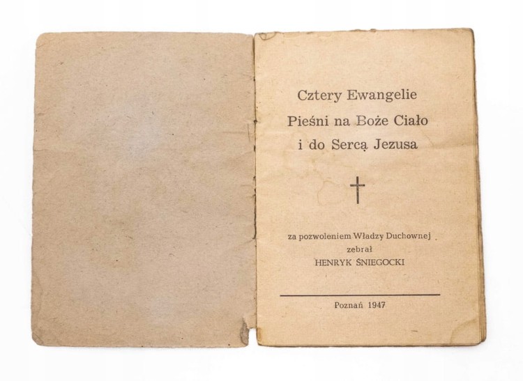 STARA KSIĄŻKA CZTERY EWANGELIE, PIEŚNI NA BOŻE CIAŁO, POZNAŃ 1947