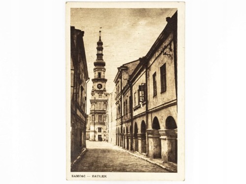 ZAMOŚĆ - UL. ORMIAŃSKA Z WIDOKIEM NA RATUSZ LATA 50. PRL