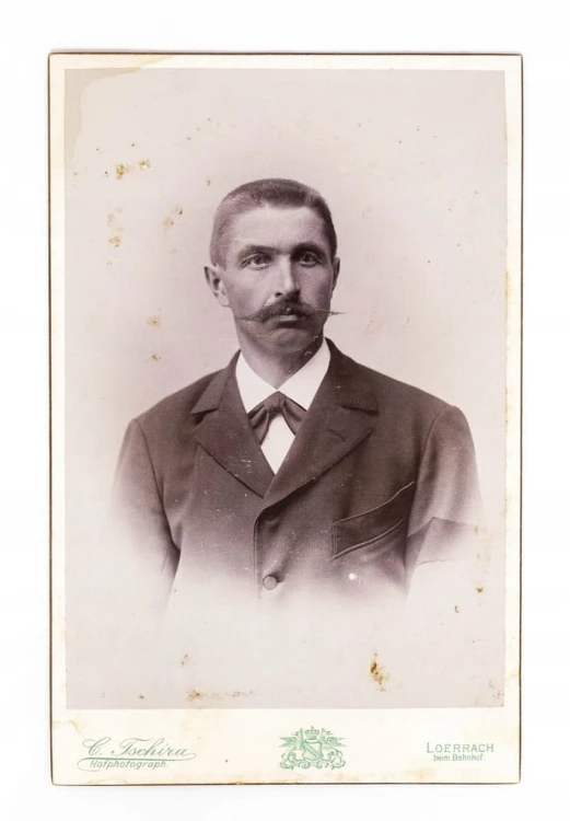 STARA FOTOGRAFIA - MĘŻCZYZNA W GARNITURZE, ATELIER LORRACH NIEMCY 1895
