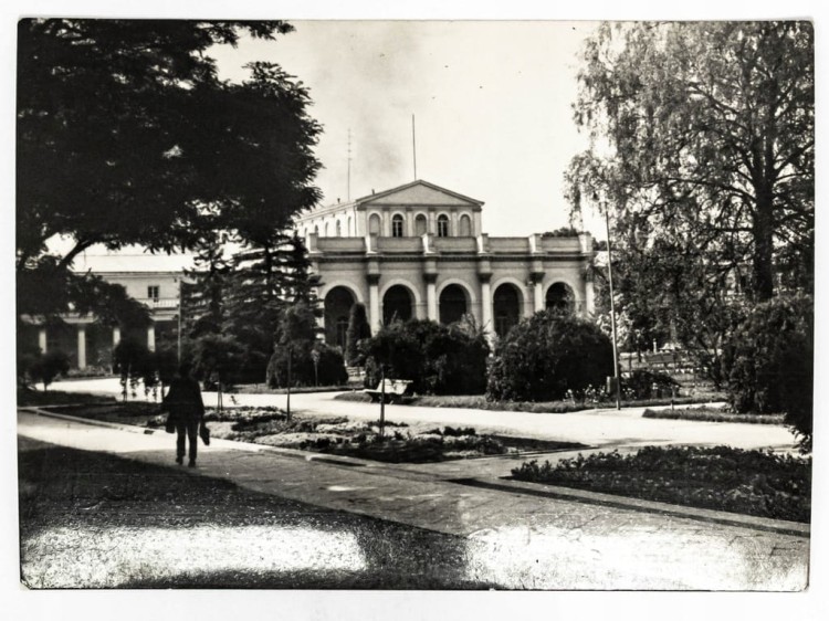 BUSKO-ZDRÓJ - ŁAZIENKI W PARKU ZDROJOWYM (SANATORIUM MARCONI) 1967 PRL