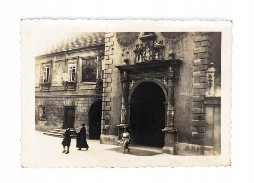 STARA FOTOGRAFIA - WEJŚCIE DO KOŚCIOŁA NA JASNEJ GÓRZE, CZĘSTOCHOWA II RP