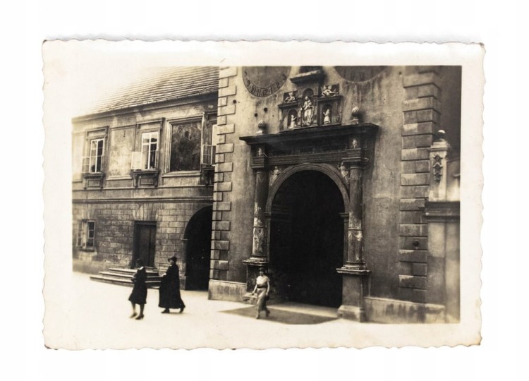 STARA FOTOGRAFIA - WEJŚCIE DO KOŚCIOŁA NA JASNEJ GÓRZE, CZĘSTOCHOWA II RP