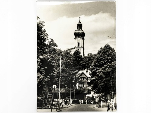 POLANICA-ZDRÓJ - UL ZDROJOWA Z KOŚCIOŁEM WNIEBOWZIĘCIA NMP LATA 60 / 70 PRL