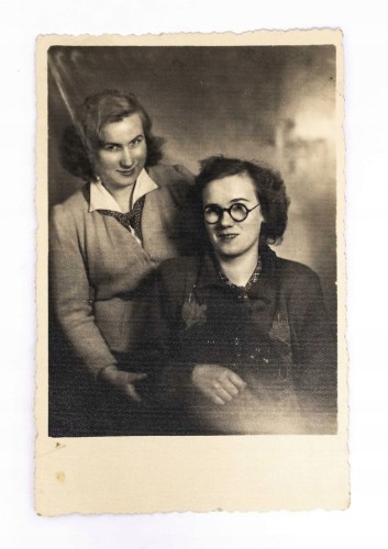 STARA FOTOGRAFIA - MŁODE KOBIETY, SIKORKI 1951