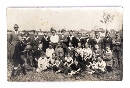 STARA FOTOGRAFIA - PIŁKARSKA DRUŻYNA CHŁOPCÓW 1931