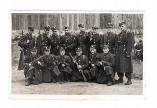 STARA FOTOGRAFIA - ŻOŁNIERZE LWP Z KARABINAMI, OLEŚNICA 1959