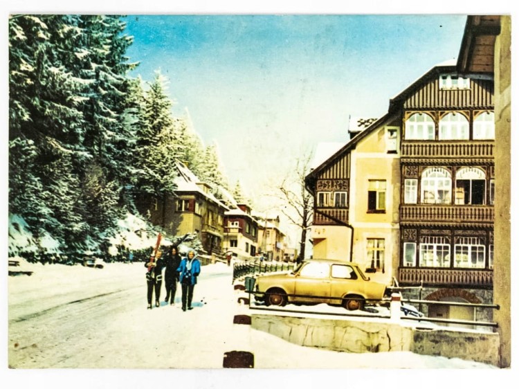 KARPACZ GÓRNY, DAWNIEJ BIERUTOWICE - GÓRSKA OKOLICA ZIMĄ 1975 PRL