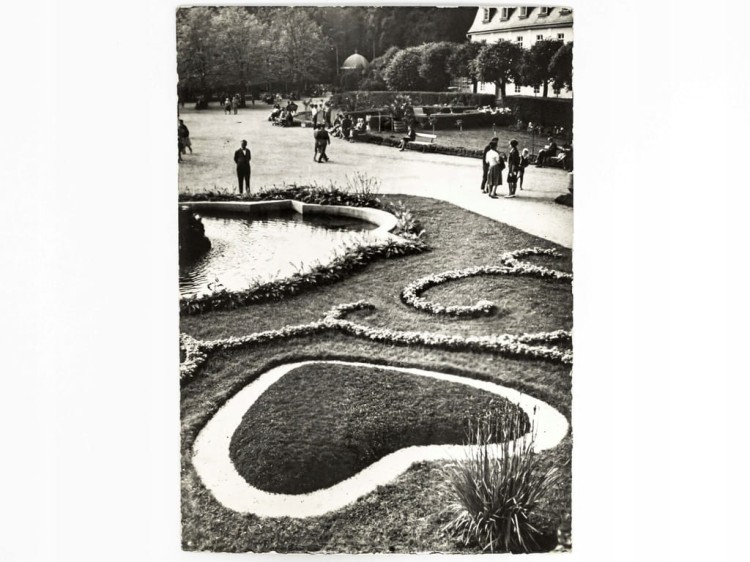 KUDOWA-ZDRÓJ - OGRÓD KWIATOWY PRZY SANATORIUM ZAMECZEK LATA 60. PRL