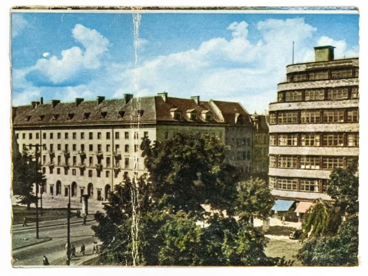 WROCŁAW - PLAC KOŚCIUSZKI Z POWSZECHNYM DOMEM TOWAROWYM LATA 60. / 70. PRL